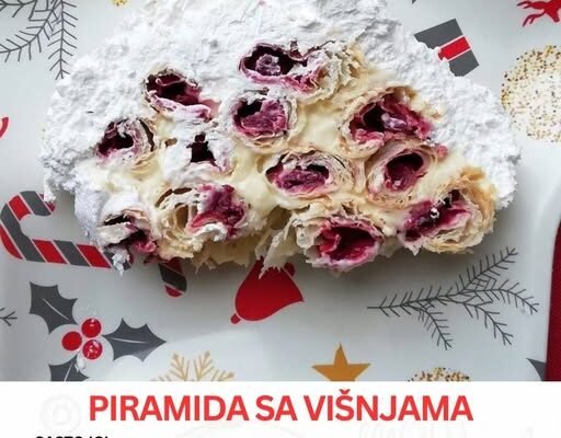 Mirisna, sočna i čarobna: Ova piramida s višnjama topi se u ustima!
